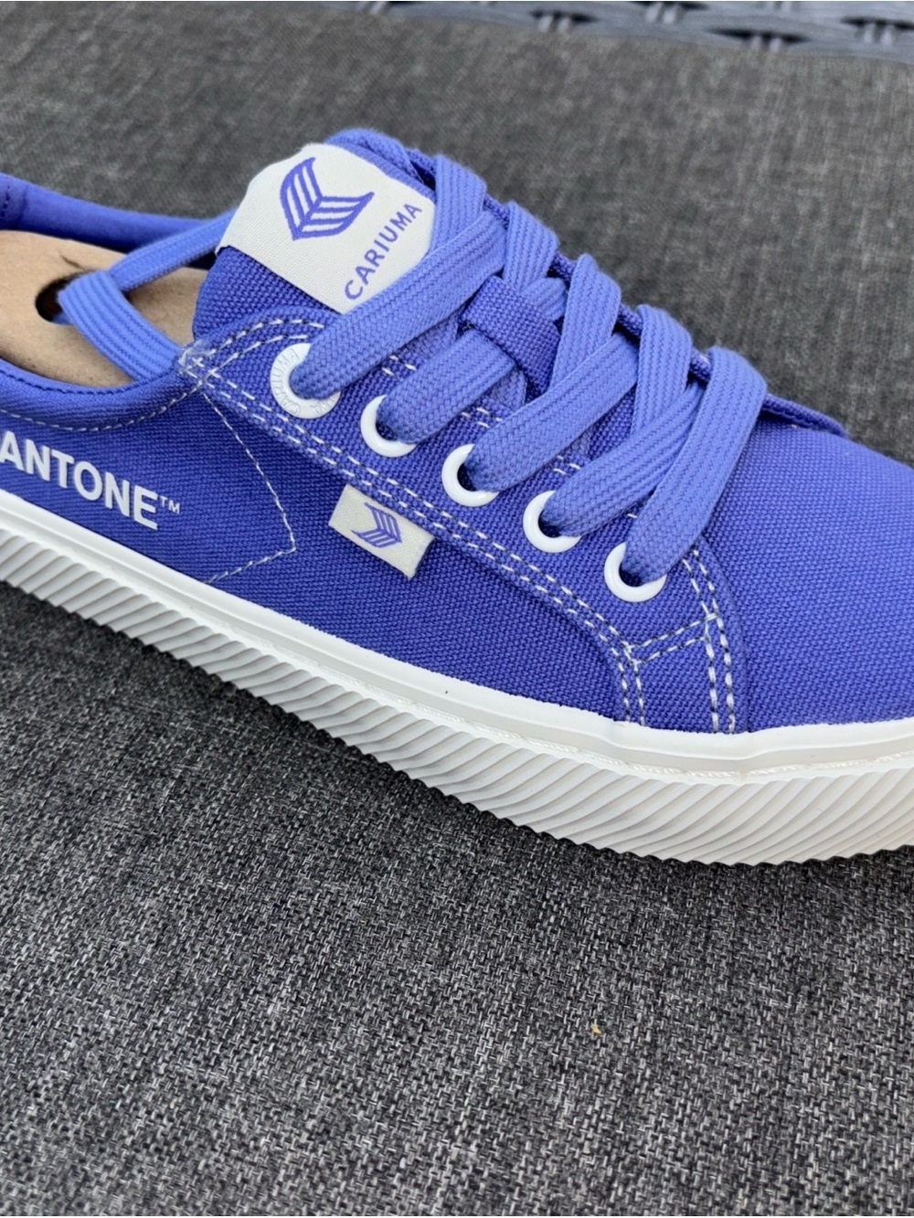 Cariuma Pantone Very Peri Sneakers Size 5